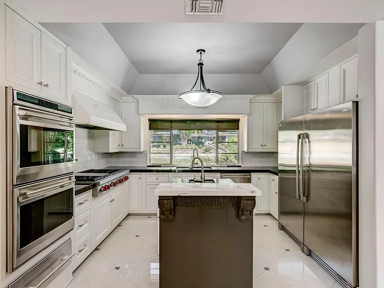 1710 Country Club Dr — Photo 13