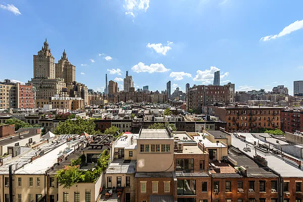 Sold by Douglas Elliman | media 24