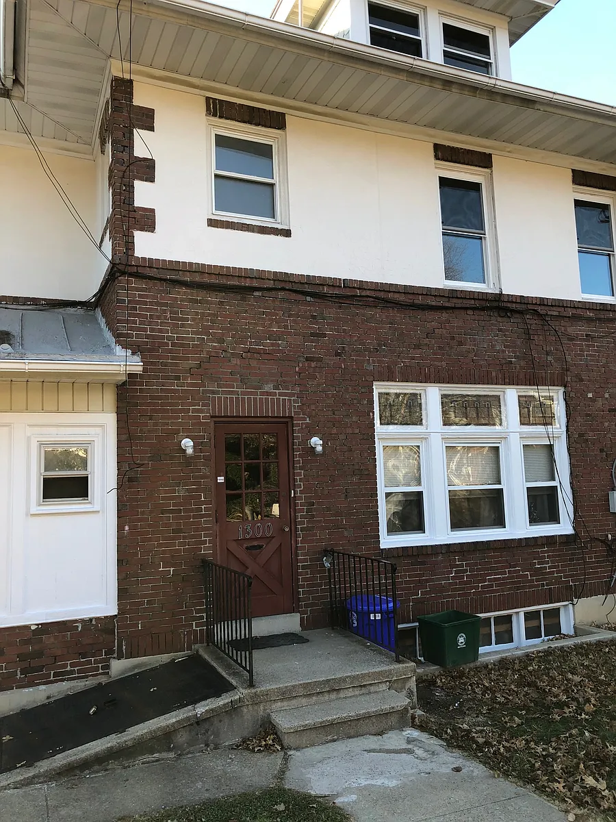 Building Photo - 1337 Perry St #2