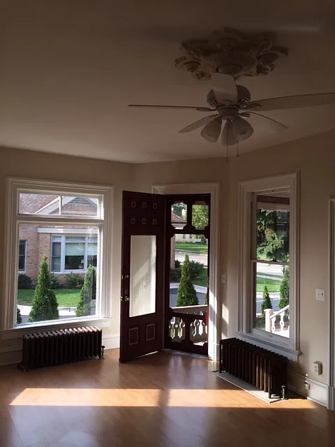 Entry/Living room - 109 S Huron St #1