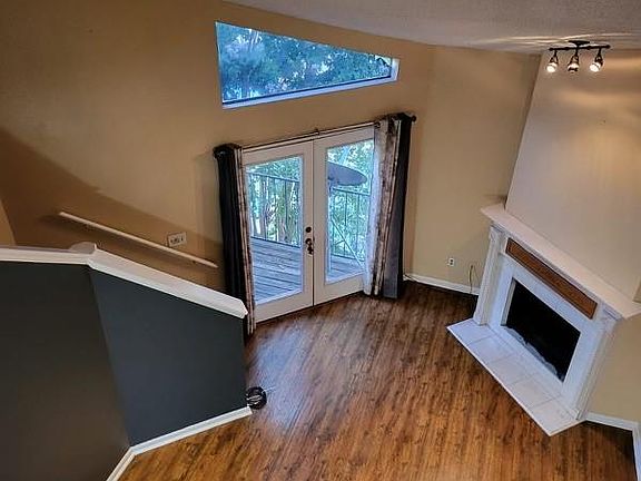 4th image of 10855 Meadowglen Ln APT 712