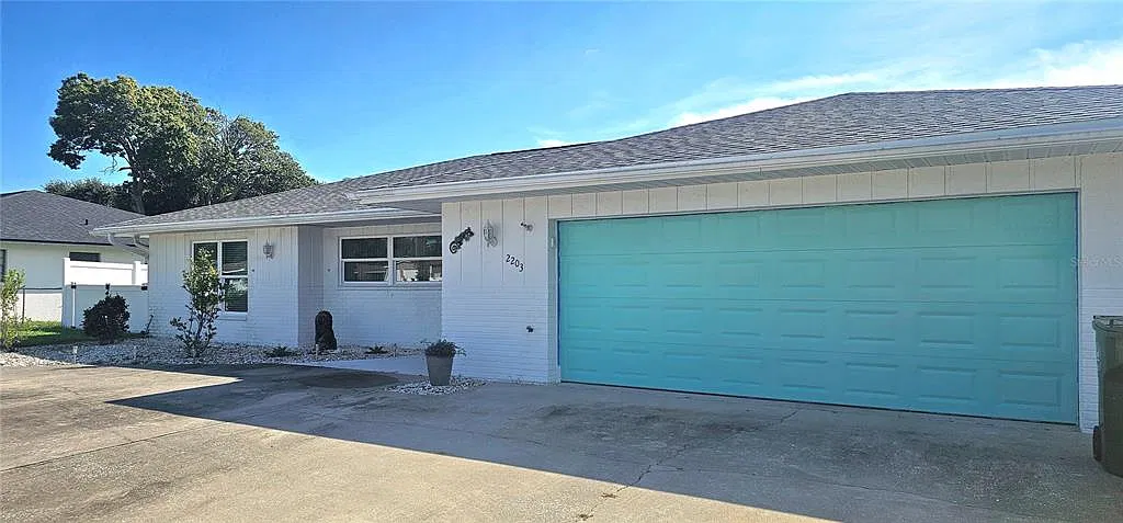 3 bed, 2.0 bath, 2013 sqft, $4,300 — Photo 3