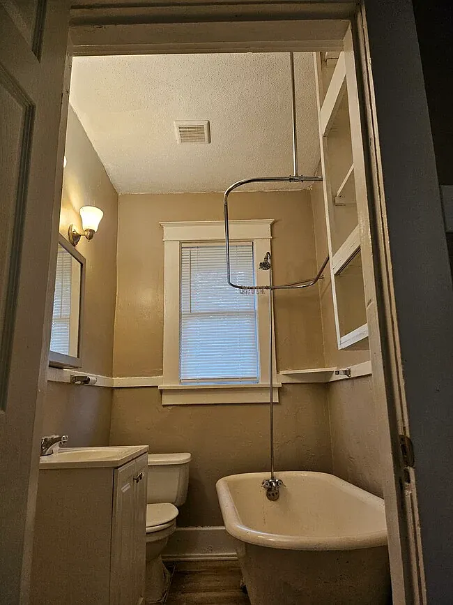 1 bed, 900 sqft, $700 — Photo 1
