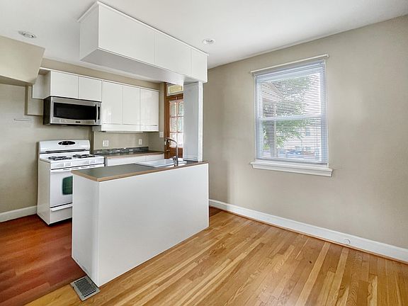 2nd image of 3540 Wilson Ave