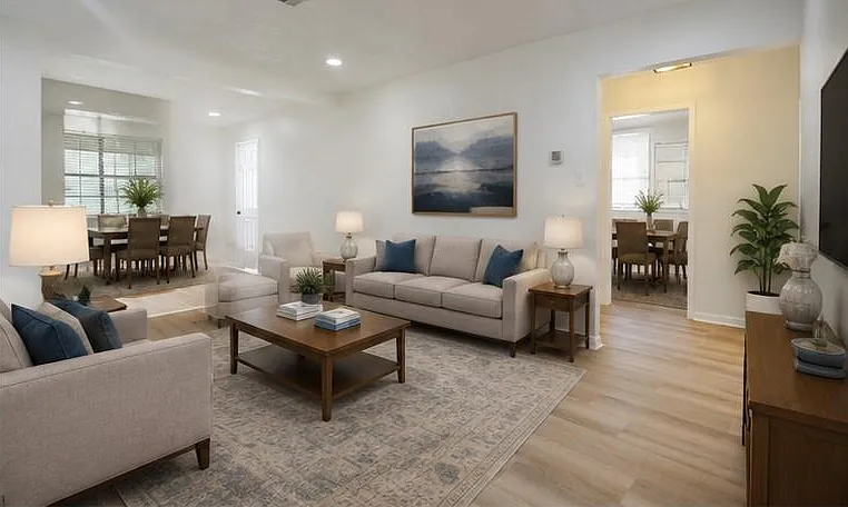 536 Castlelake Dr — Photo 3