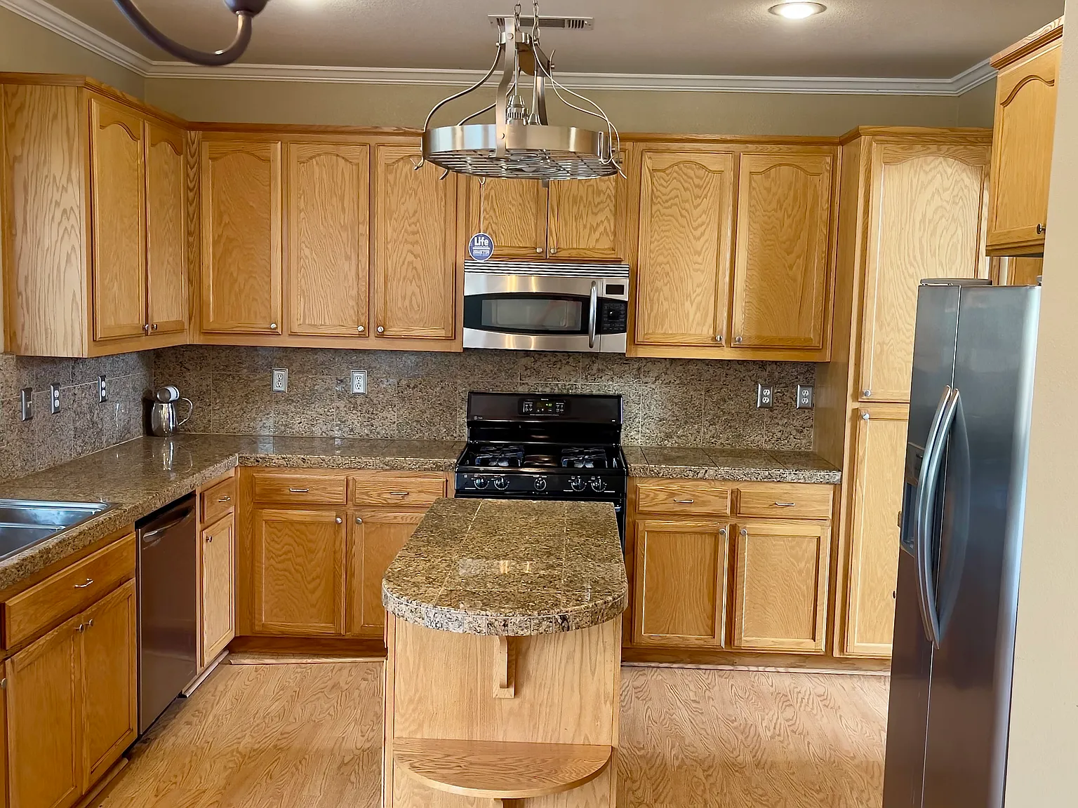 3 bed, 1994 sqft, $2,900 — Photo 2