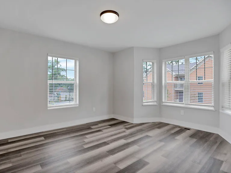280-290 S State St #1-18 — Photo 10