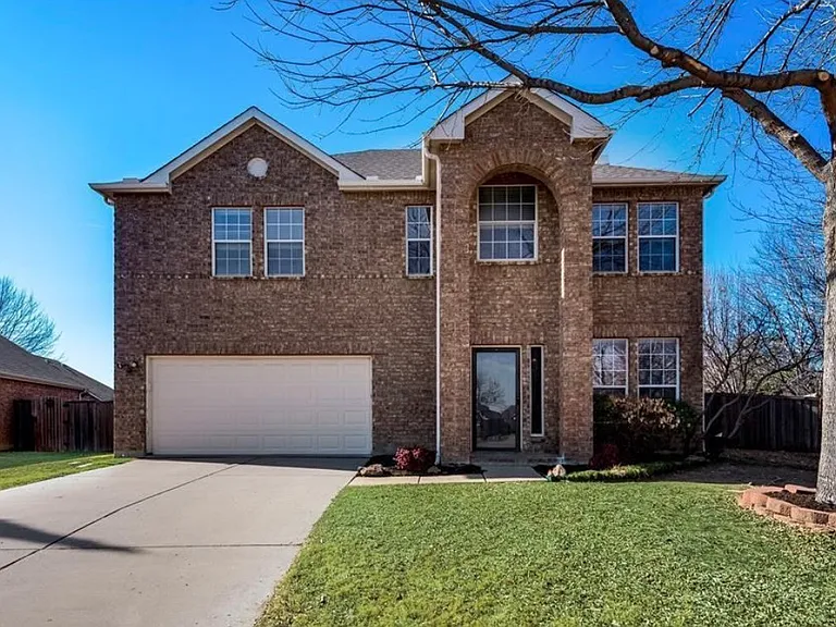 1909 Bradford Pear Sq — Photo 1