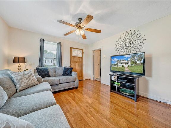 4th image of 1802 Edgerton Ave SE