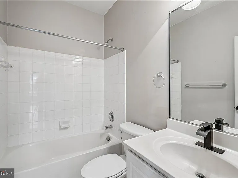 905 Royal Elm Ct — Photo 26