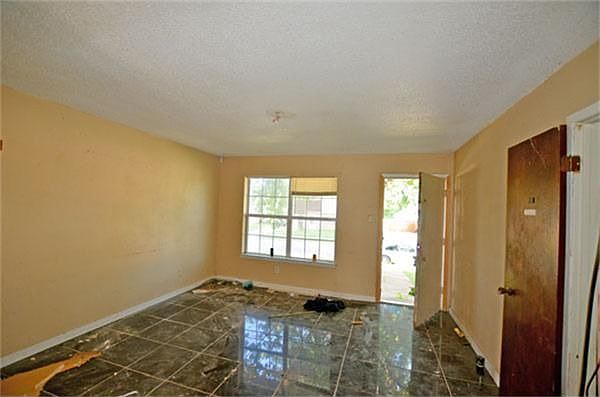 1st image of 1105 Curtis Dr