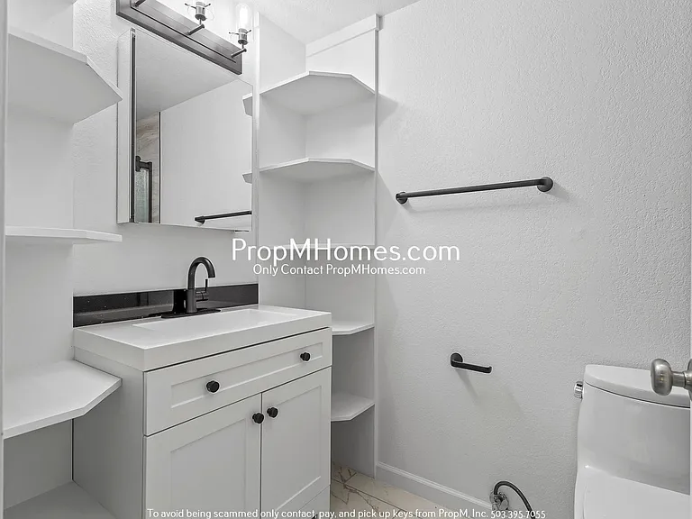 7937 SW 40th Ave #E — Photo 15
