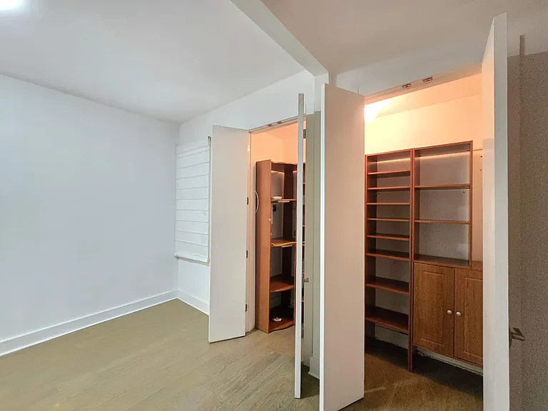 1811 Voorhies Ave #1 — Photo 16