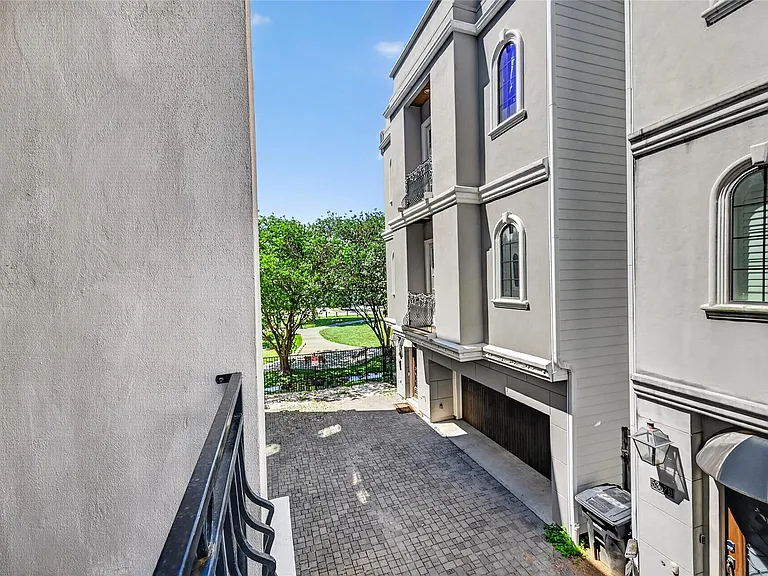 5305 Lillian St #B — Photo 30