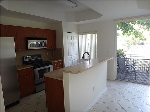 4th image of 4929 N Harbor Isles Dr #204