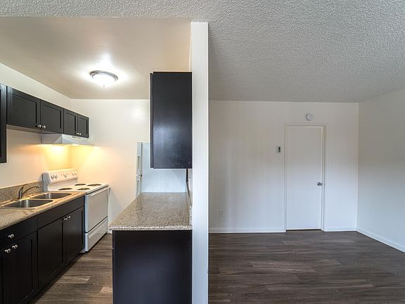 2nd image of 2720 Broadway APT 6