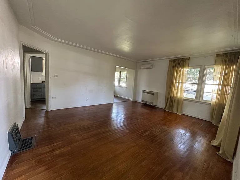 2822 Saint George St — Photo 5