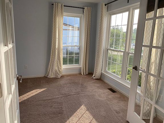 3rd image of 3047 Green Valley Dr