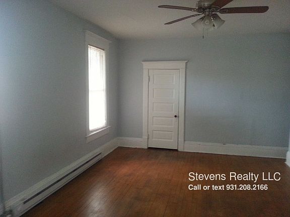 5th image of 938 Fortwood St APT 4
