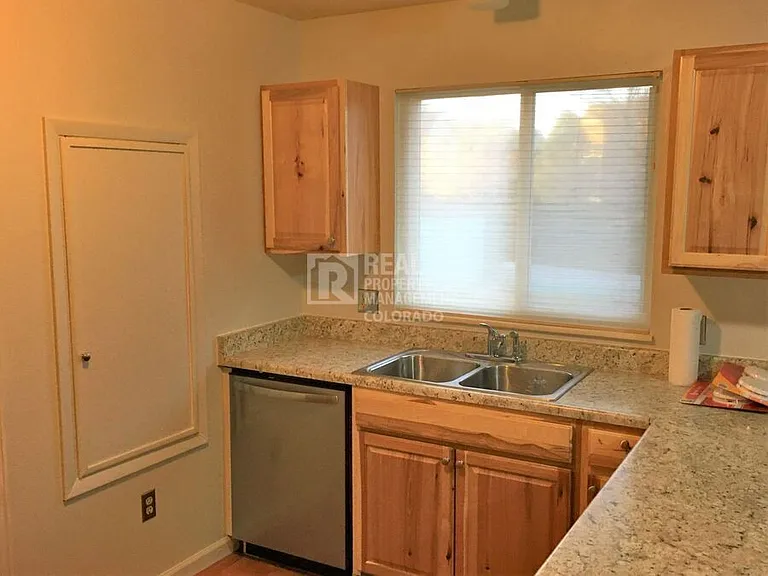 2607 W 101st Pl — Photo 8