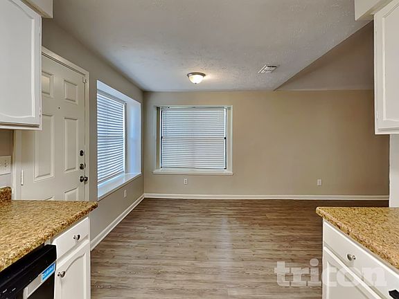 4th image of 2407 Springridge Dr