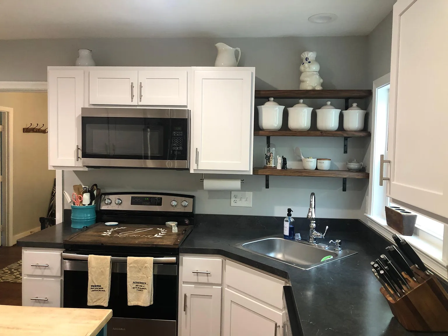 3 bed, 1035 sqft, $2,100 — Photo 3