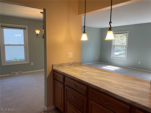5th image of 421 Hampden Ct