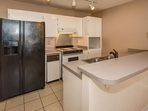 2nd image of 300 Locust Dr APT 7