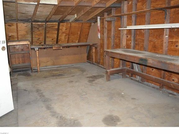 5th image of 2716 Hermit Ave