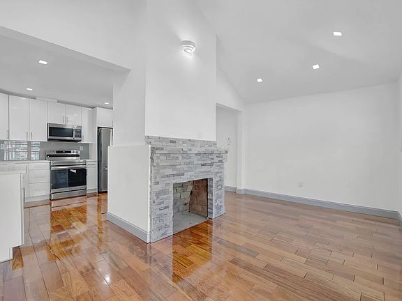 5th image of 21502 Hollis Ave