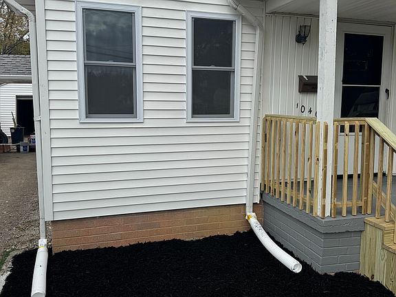 2nd image of 1046 W 30th St