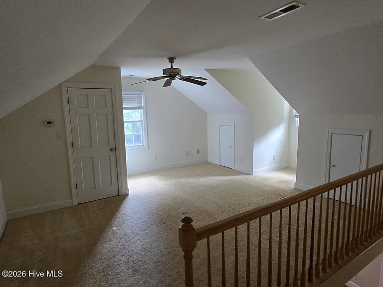 221 Pollock St — Photo 9