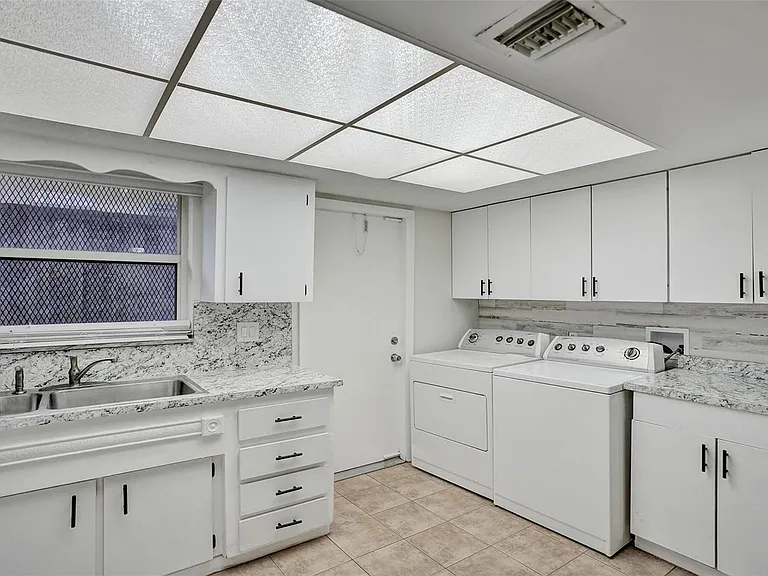 4240 NW 21st Ave — Photo 5