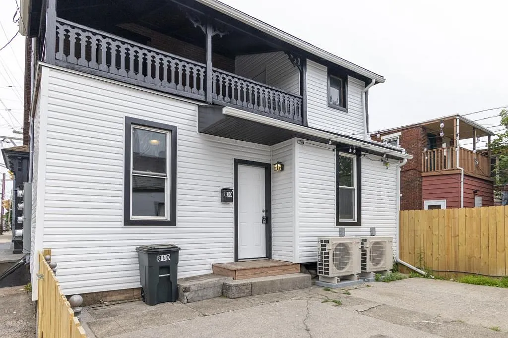 810 Lehman St — Photo 2