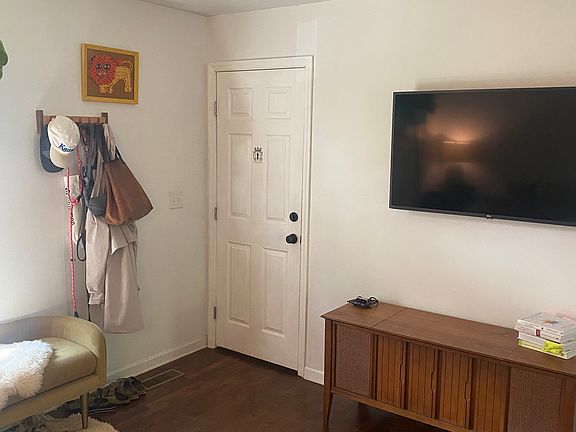 2nd image of 1209 Meridian St