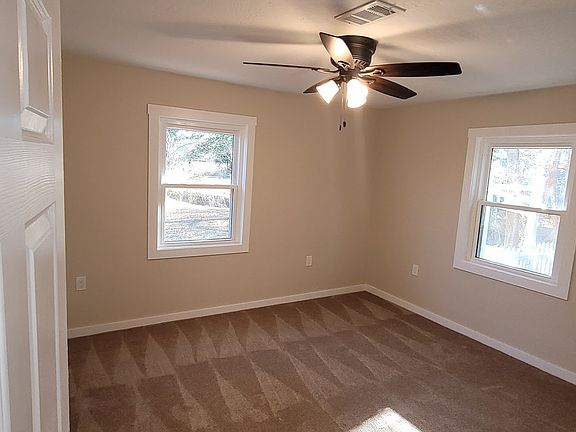 4th image of 375 E Railroad St