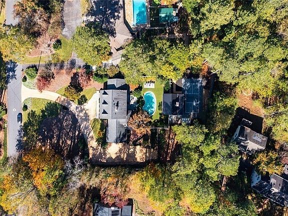 5th image of 521 Heyward Cir NW