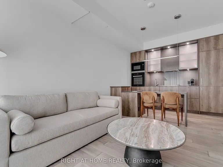 11 Yorkville Ave #2113 — Photo 17