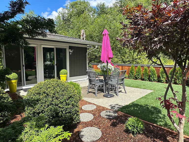 838 Phoenix St NE — Photo 17