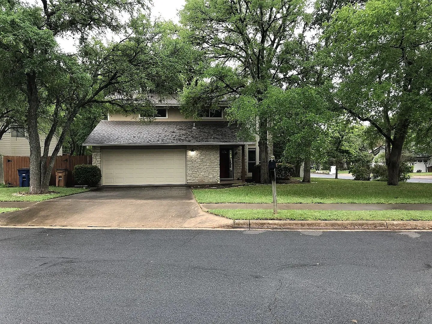 Beautiful and move in ready — Photo 1