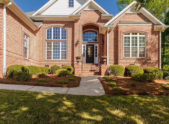 4th image of 1457 Knob Hill Cir