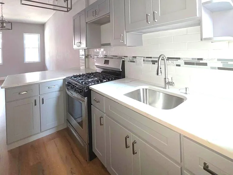 5520 Master St — Photo 4