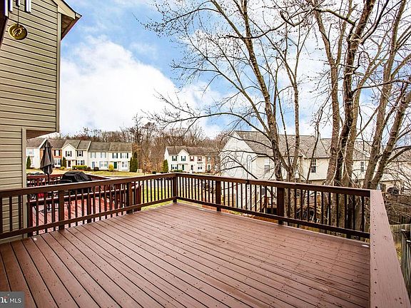 Oversized 16x16 deck; powerwashed/stained Feb 2020
