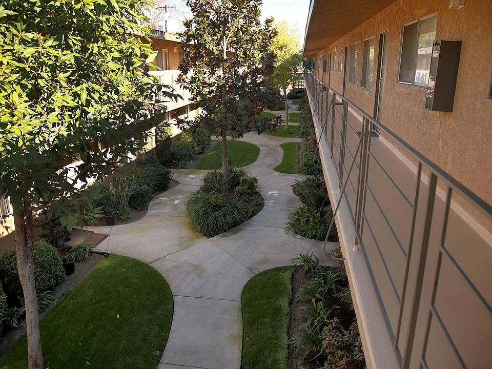 2nd image of 12848-12906 Lakewood Blvd