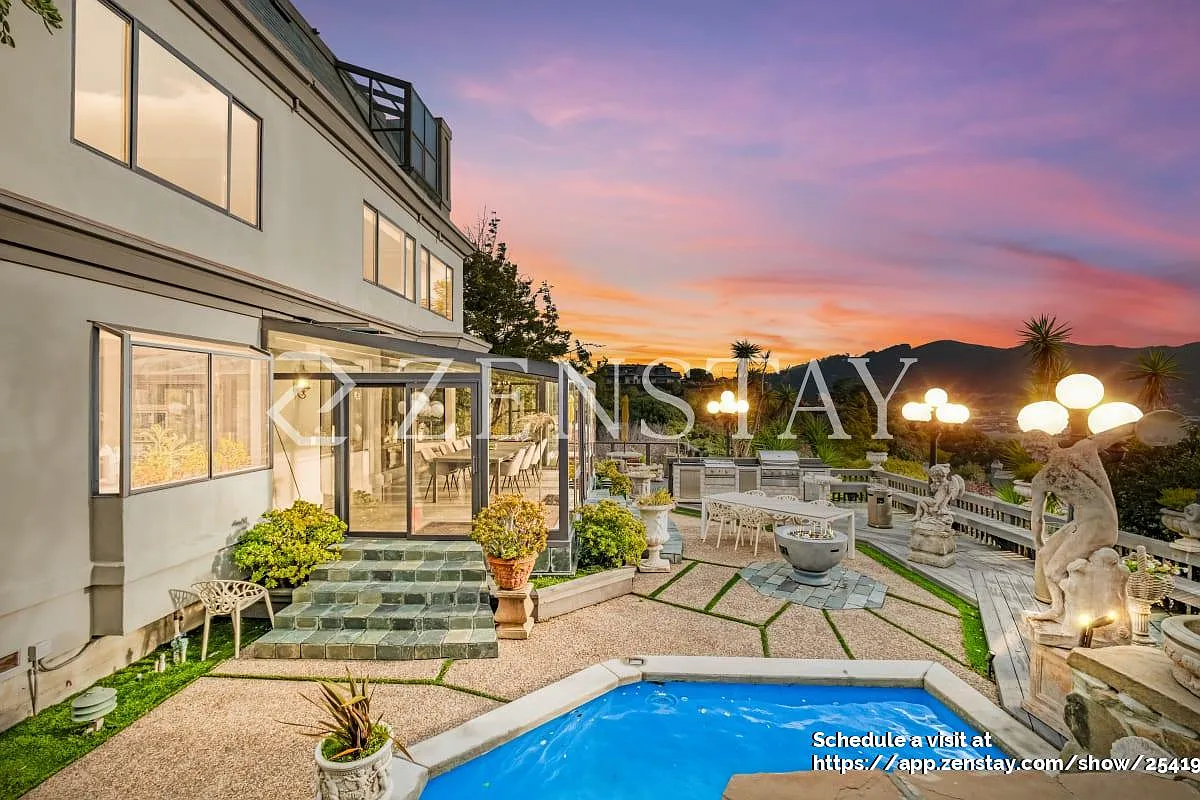 5 bed, 4500 sqft, $30,000 — Photo 2