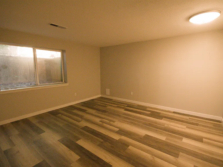 1819 Skyline Ct S — Photo 13
