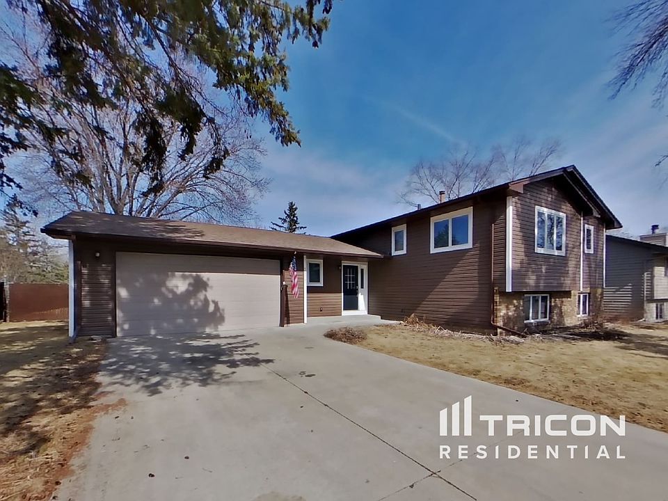 1st image of 3973 Woodview Dr