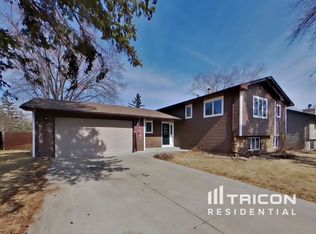 3973 Woodview Dr, Vadnais Heights, MN 55127