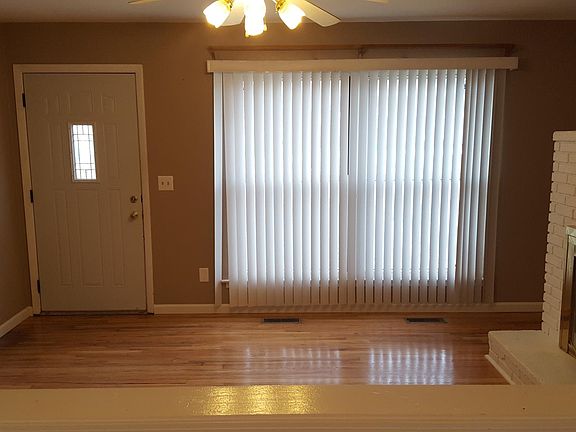 3rd image of 5242 Ville Maria Ln