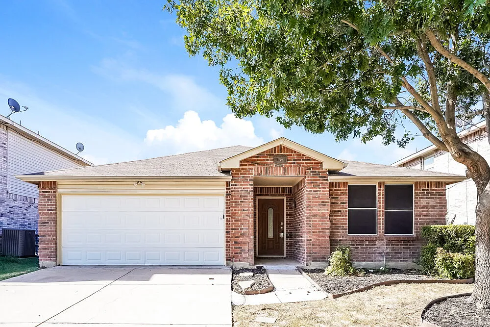 4 bed, 2.0 bath, 2093 sqft, $2,215 — Photo 1